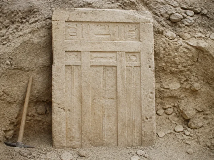Mormântul unui oficial al decretelor regale a fost descoperit la Saqqara