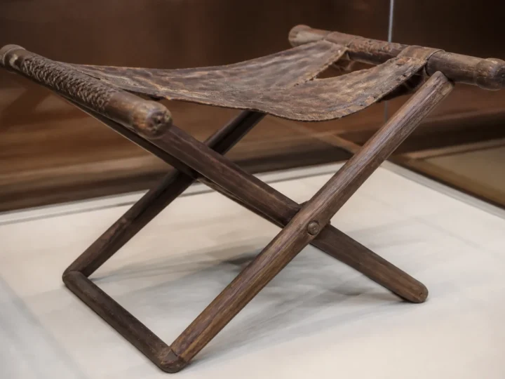 Un scaun pliant din epoca bronzului, păstrat complet, provine din sudul Danemarcei