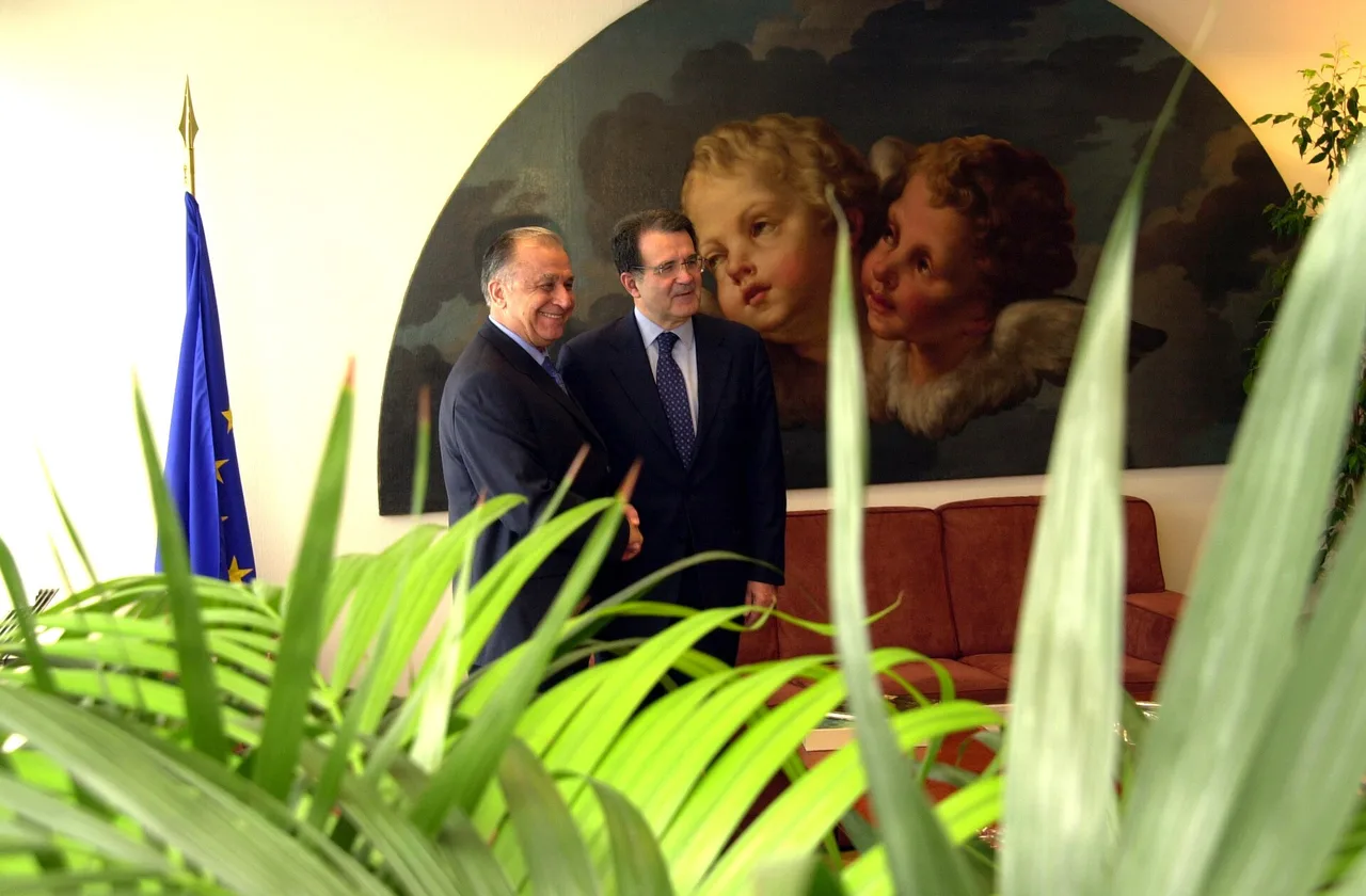 Visit of Ion Iliescu, President of Romania, to the EC (P 008331 00 1)