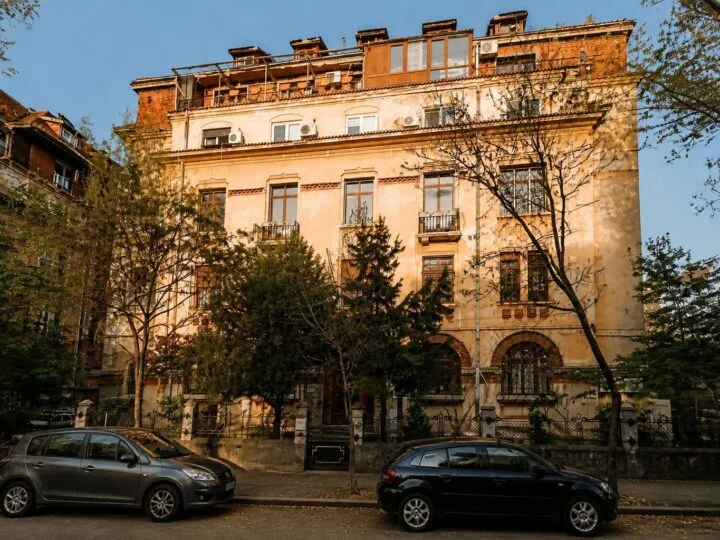 Blocul istoric de pe strada Londra așteaptă actele pentru consolidare, deși proprietarii vor să plătească lucrările