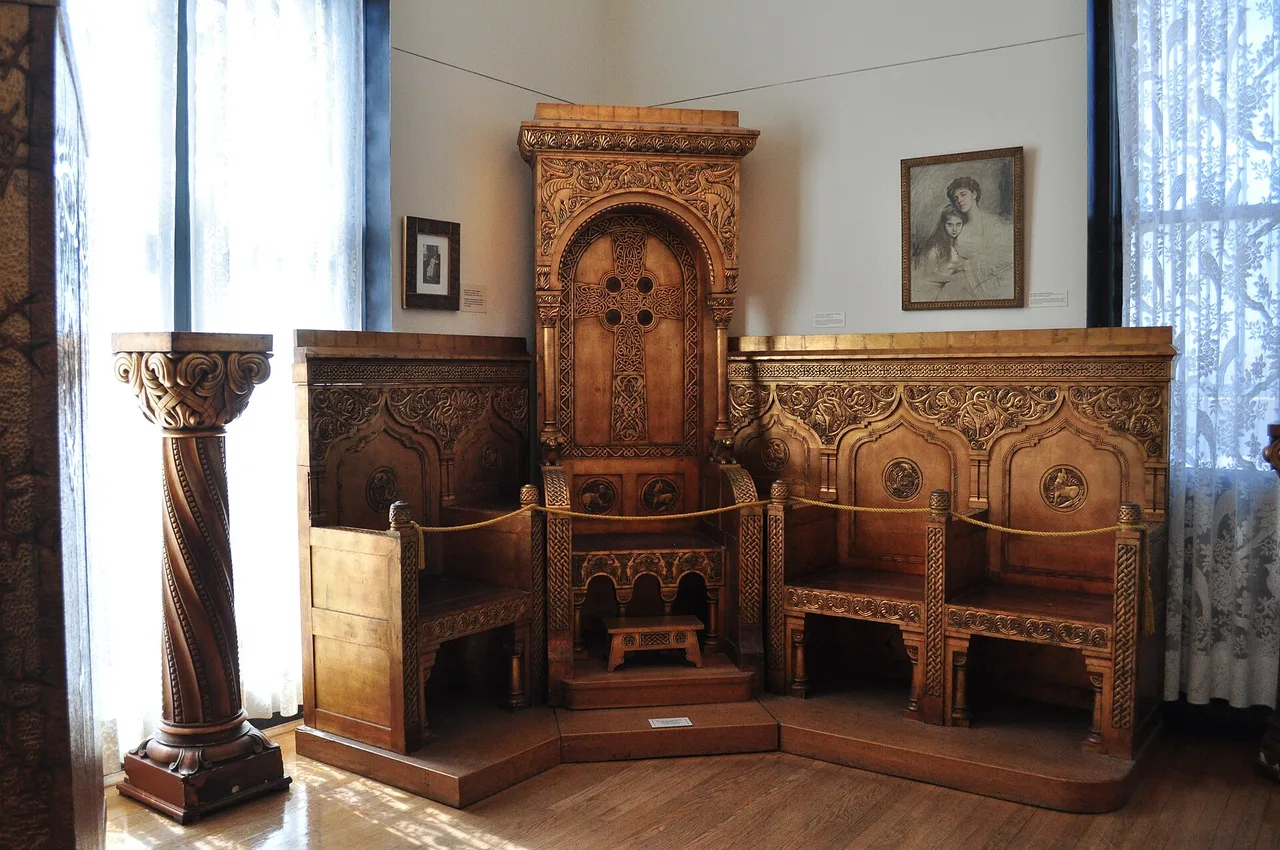 Maryhill Museum corner throne of Marie of Romania from Peleș Castle 01