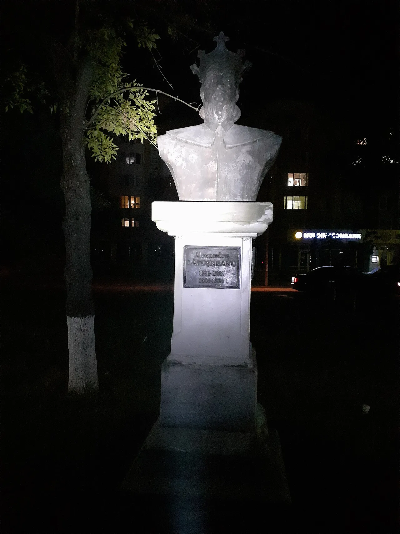 Bustul lui Alexandru Lapuşneanu din parcul oraşului Cricova